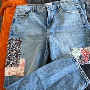 🚨FINAL PRICE 💸Straight-leg, light-wash Loft jeans with pretty patch detail